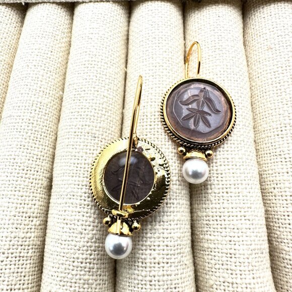 Purple Intaglio Glass Pearl Gold Plated Pierced  1.5 Inch Earrings Vintage Style - Picture 7 of 8